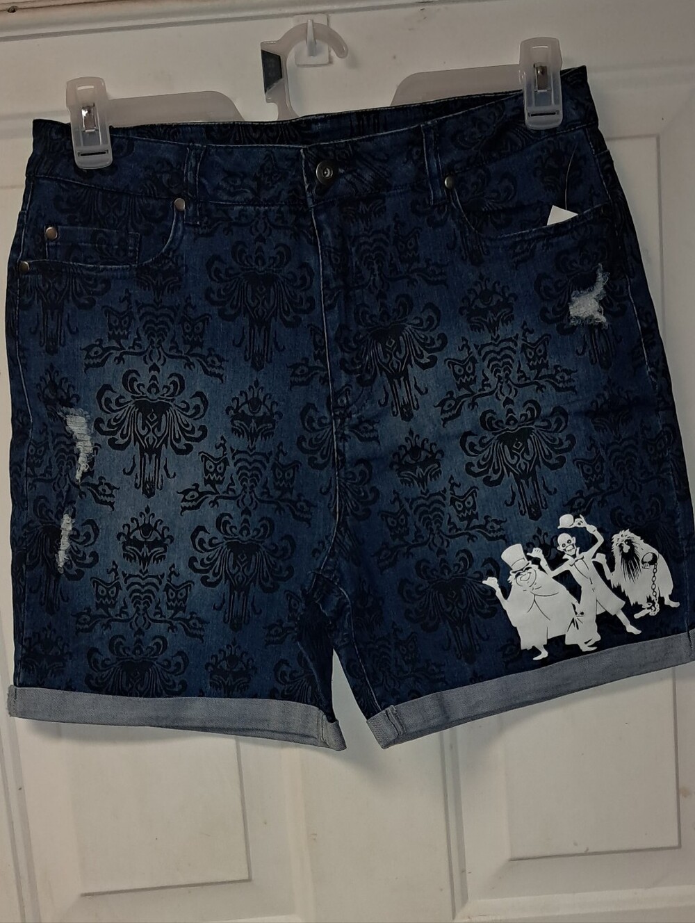 NWT Disney Parks "Haunted Mansion" Womans Large (32-17) Denim Shorts. 2021